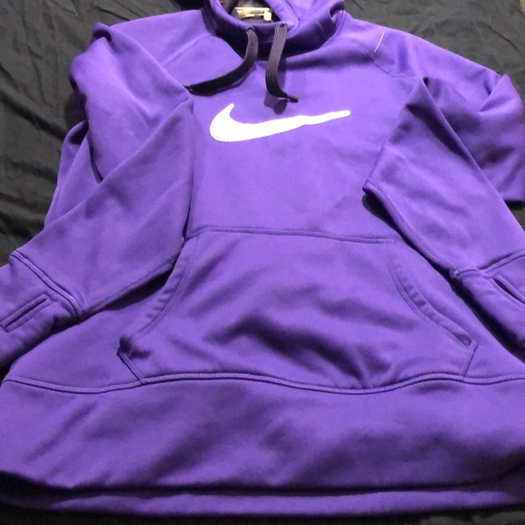 Nike Women’s therma-fit hoodie - Picture 4 of 4